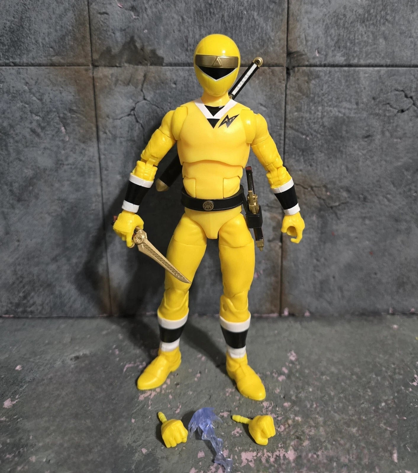 hasbro lightning collection Yellow Alien Ranger