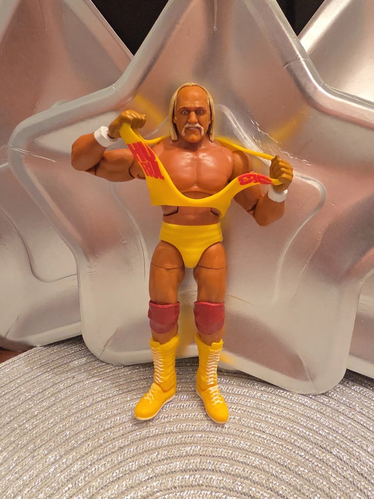 Hulk Hogan (Ripping Shirt) - WWE Ultimate Edition 30 Figure LOOSE