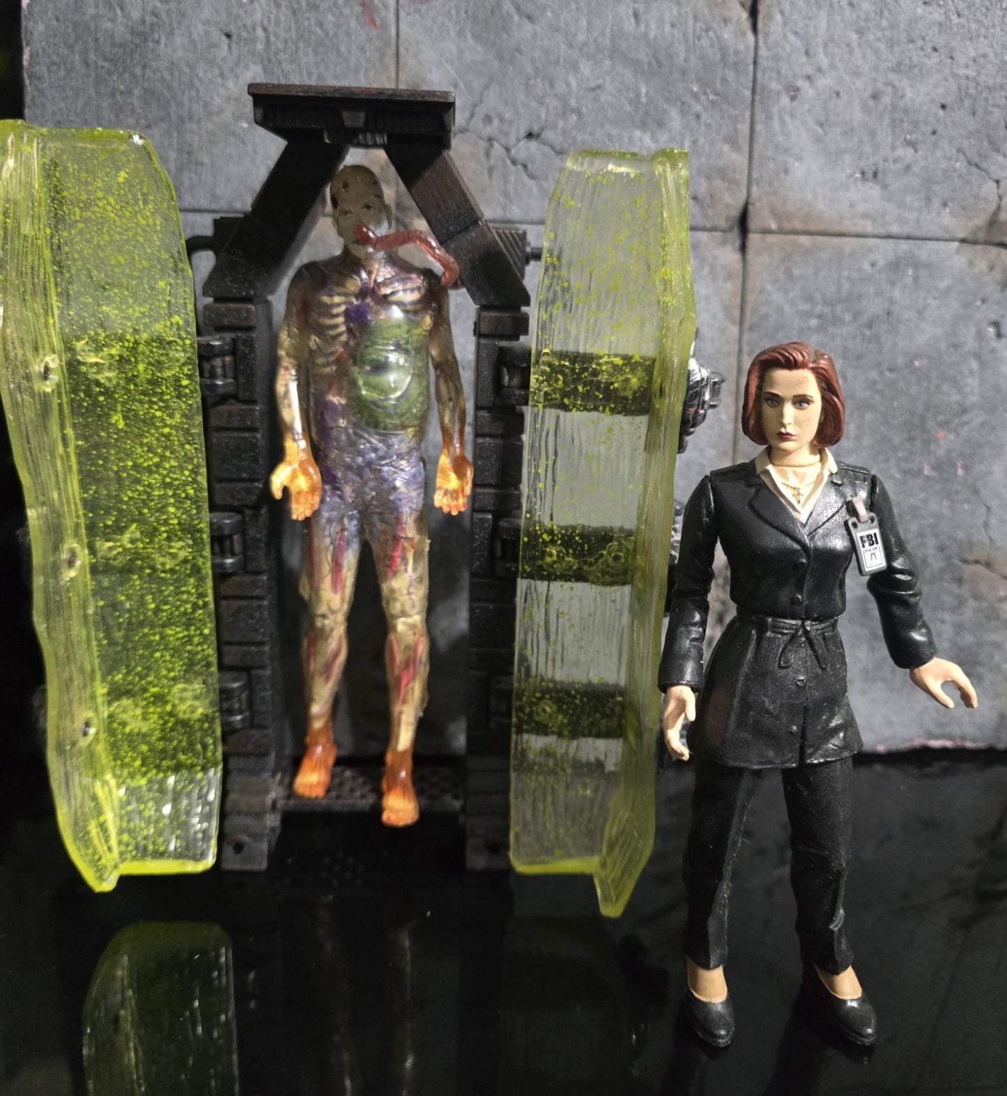 McFarlane The X-Files: FBI Agent Dana Scully And Alien Incubation Chamber