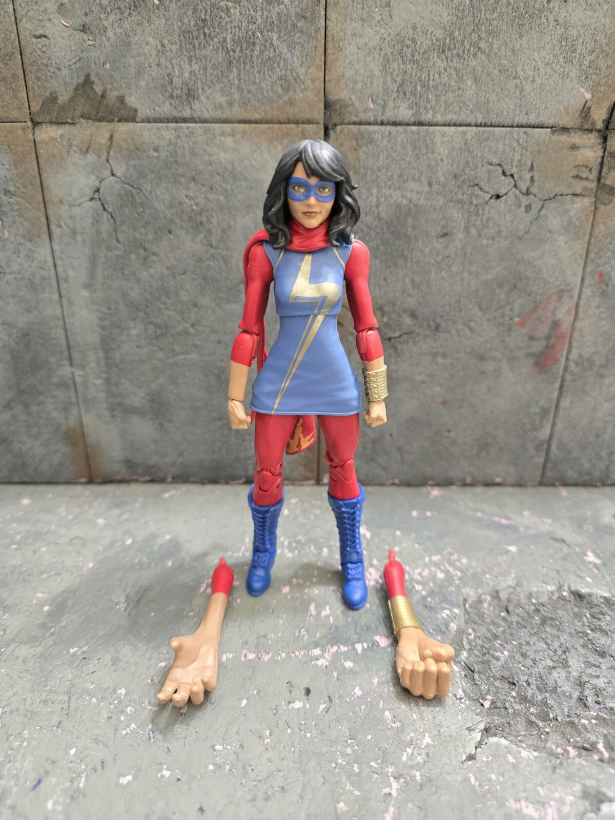 Hasbro Marvel Legends Series Gamerverse 6-inch Collectible Ms. Marvel