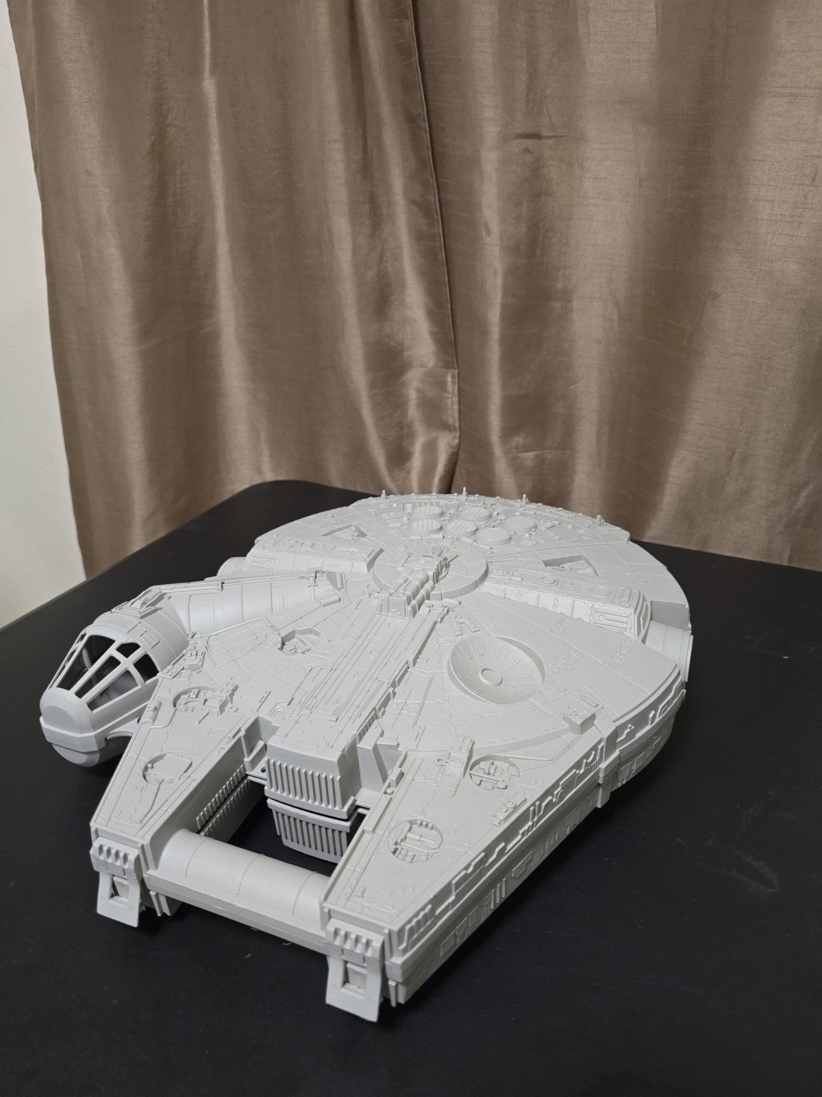 1997 Star Wars Millennium Falcon Action Figure Toy Carrying Case