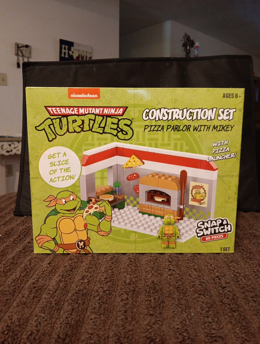 Nickelodeon Snap & Switch TMNT Pizza Parlor With Mikey Construction Set