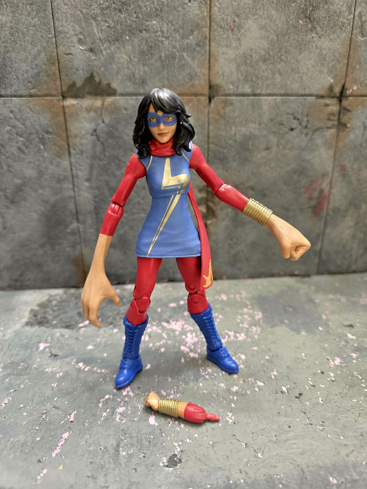 Ms. Marvel Hasbro Marvel Legends Series Gamerverse 6-inch Action Figure