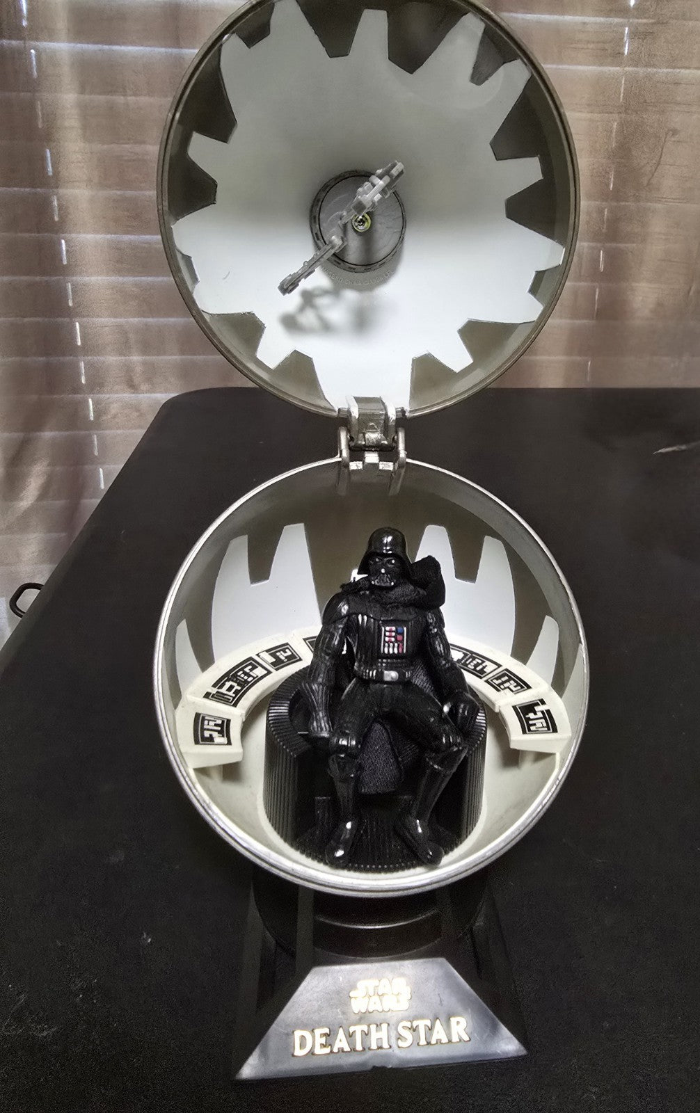 1998 Hasbro Death Star Meditation Chamber W/ Darth Vader Figure Base Globe Opens