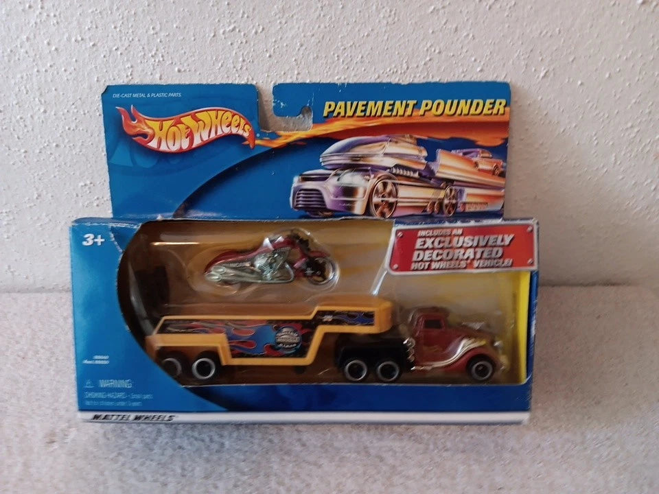 Hot Wheels Pavement Pounder Scorchin Scooter motorcycle and trailer Brown