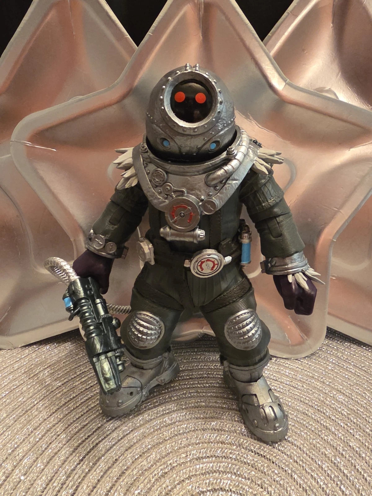 McFarlane DC Direct Page Punchers 7” Mr Freeze Figure and Comic Book