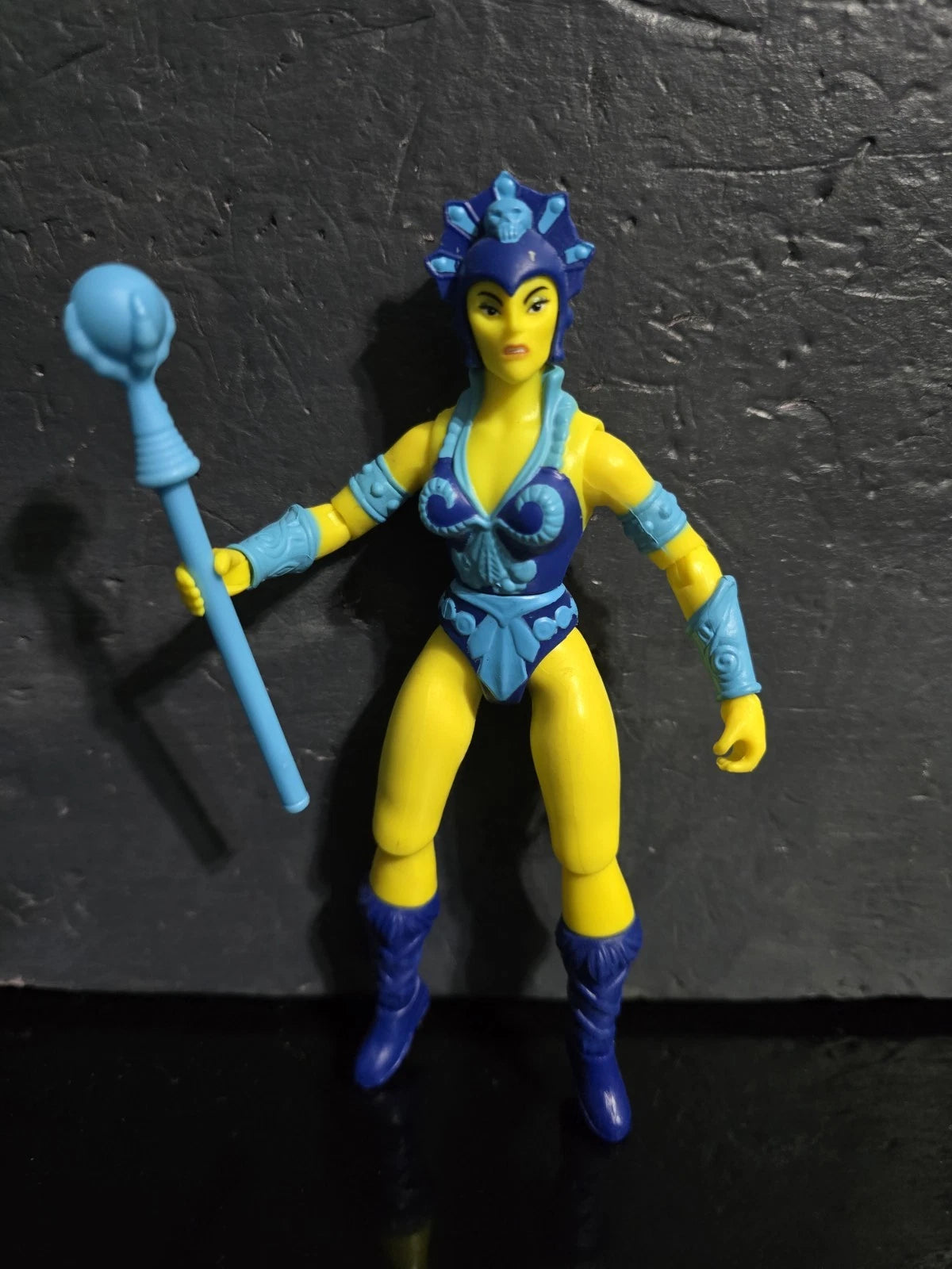 Evil-Lyn Masters of The Universe Retro Play Action Figure Mattel 2020