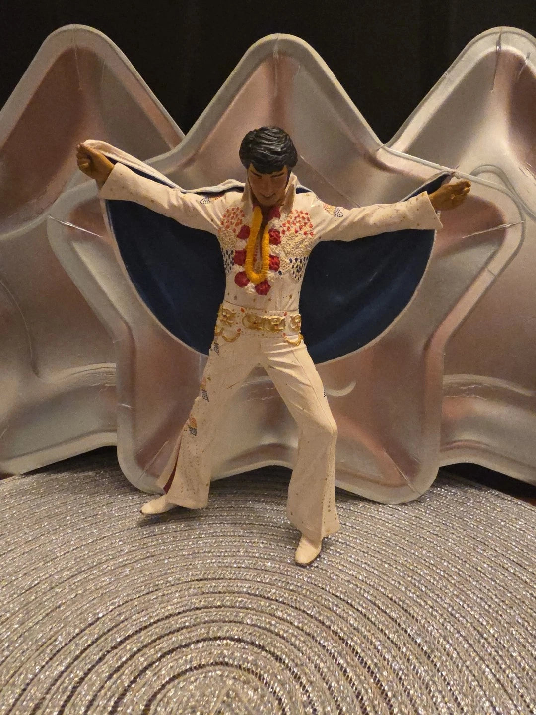 2008 McFarlane Toys Music Rock N Roll - The King - Aloha Elvis 7" Action Figure