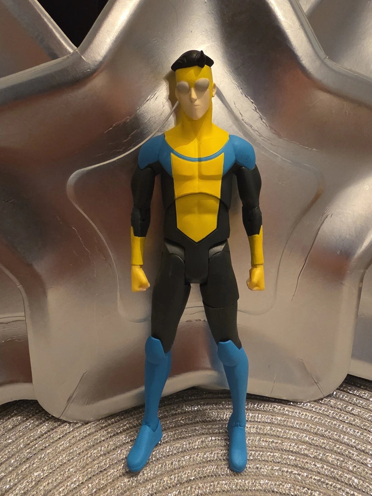Diamond Select Toys Deluxe Invincible Action Figure Loose 7”