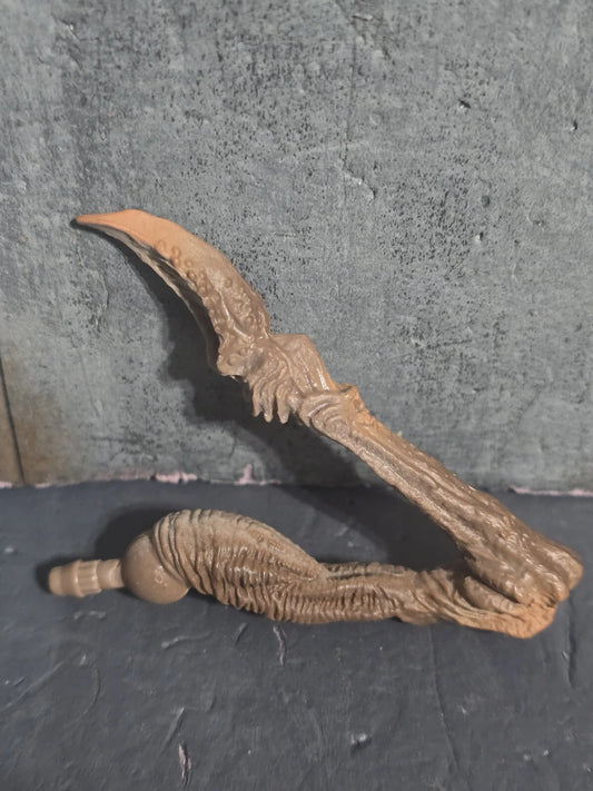 Marvel Legends Brood Queen Build A Figure BAF Right Leg R1 Only Loose