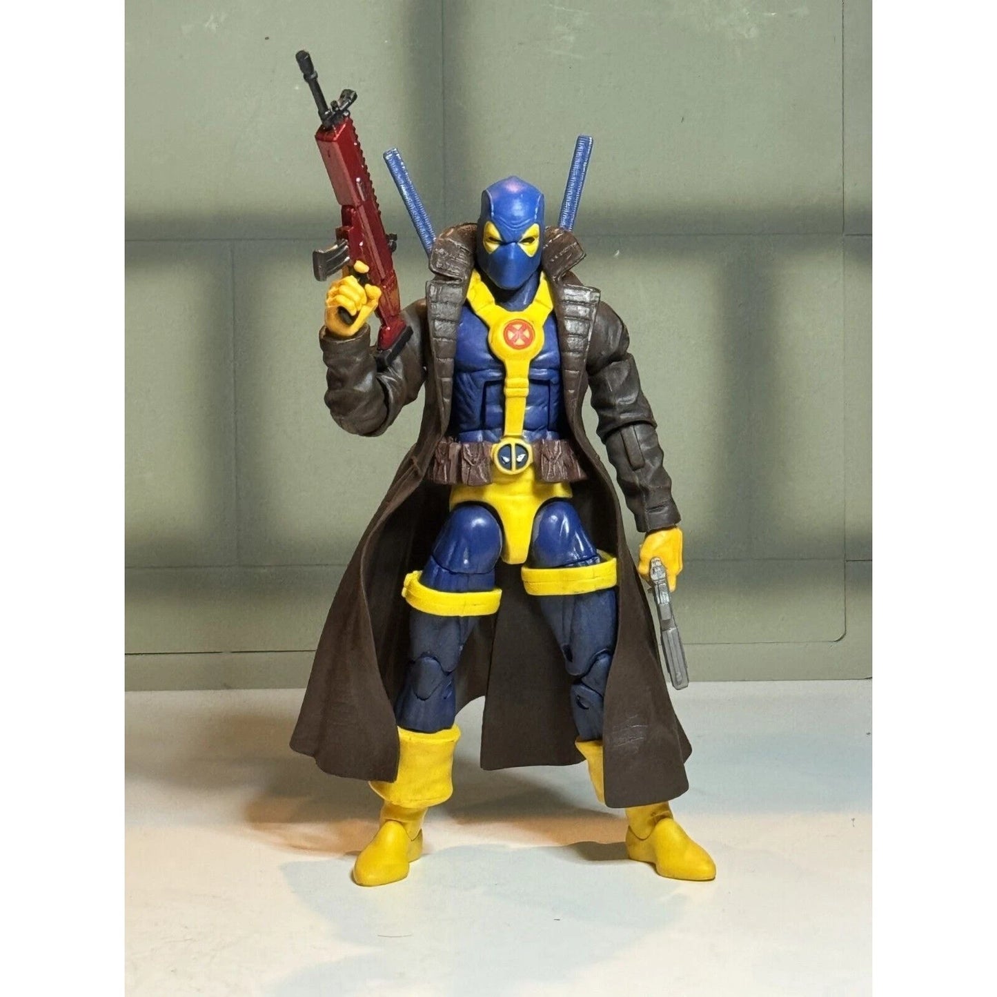 Custom X-MEN DEADPOOL w/ Trench MARVEL LEGENDS MADCAP BAF SAURON