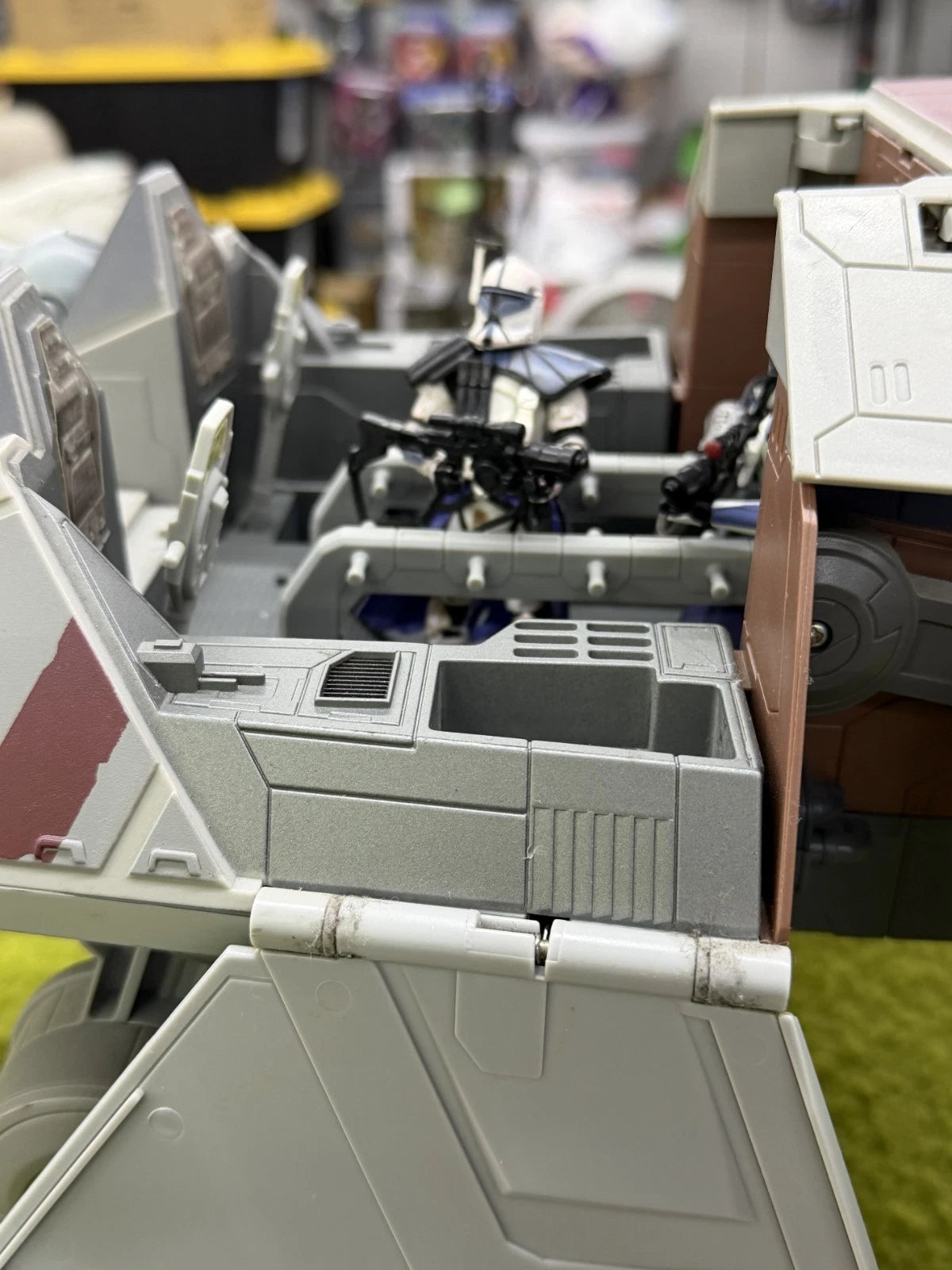 Star Wars Clone Wars At-te Walker 2008 w/ Clone Troopers & Commanders