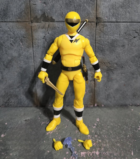 hasbro lightning collection Yellow Alien Ranger