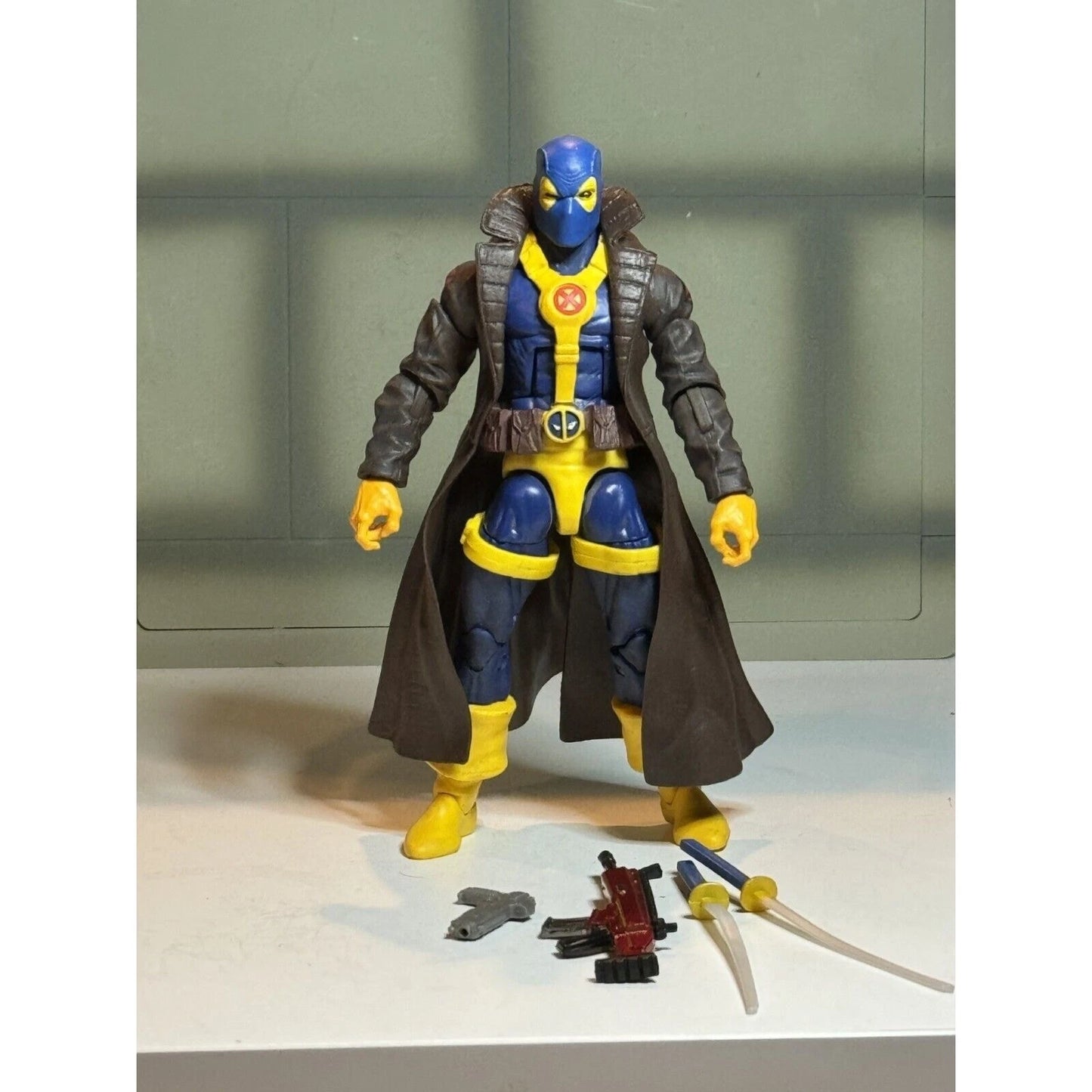 Custom X-MEN DEADPOOL w/ Trench MARVEL LEGENDS MADCAP BAF SAURON