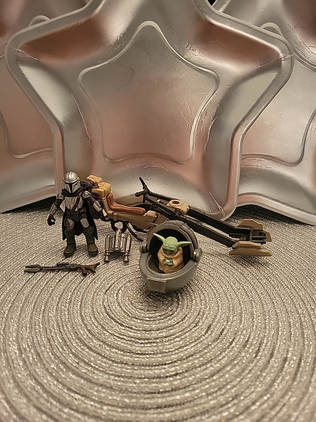 STAR WARS MISSION FLEET Mandalorian With The Child & Speeder