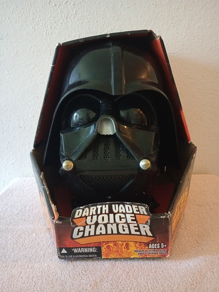 2005 Hasbro Star Wars Darth Vader Helmet Voice Changer Box Damaged 