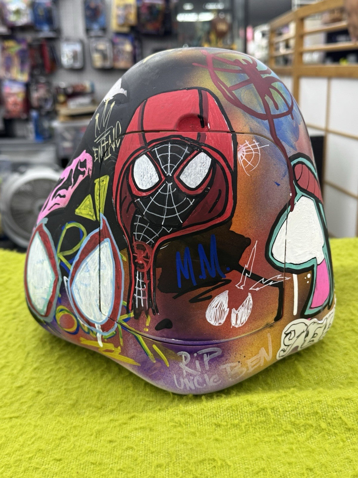 Custom Graffiti Spider Gwen Head SpiderMan Spider-Verse Popcorn bucket Helmet