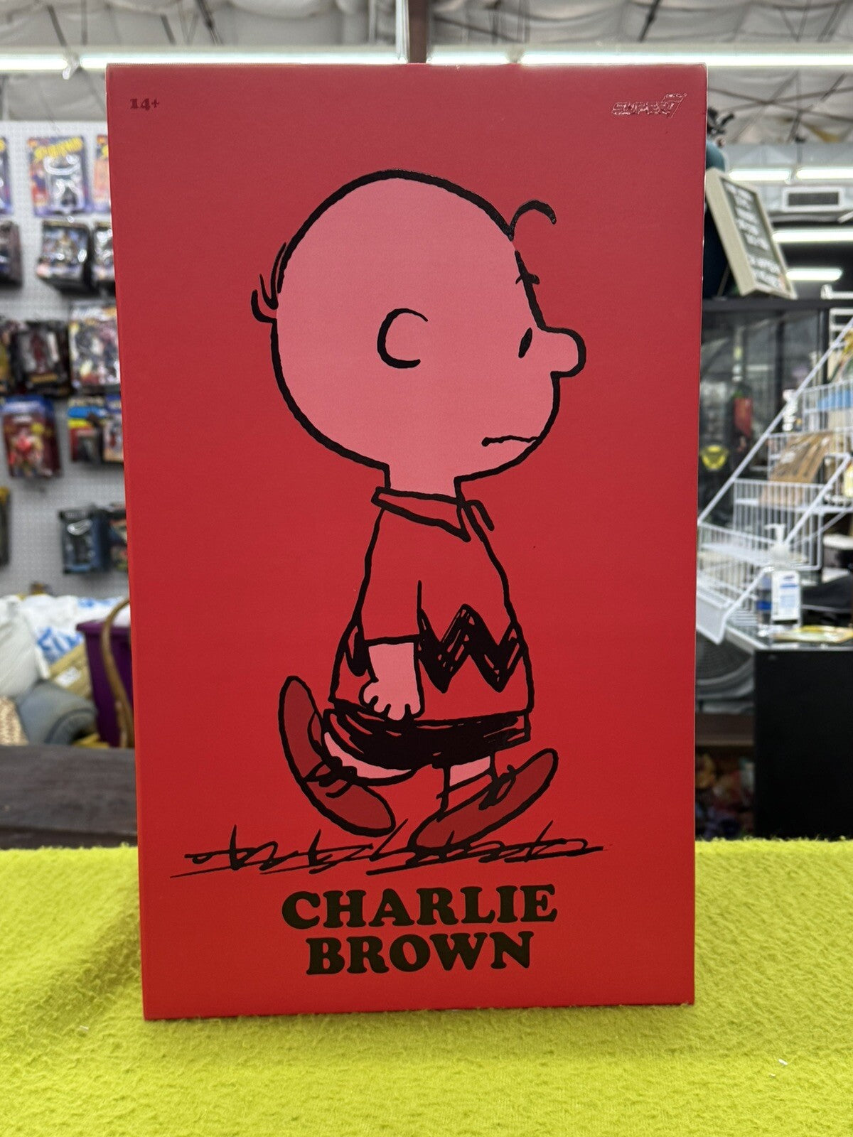 Peanuts Supersize Charlie Brown Action Figure (Red Shirt) 41 Cm Super7