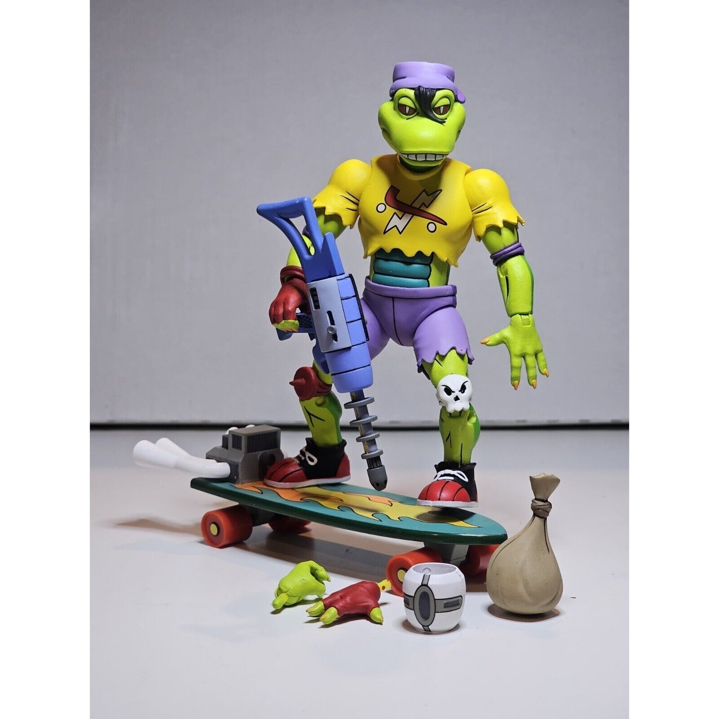NECA Teenage Mutant Ninja Turtles TMNT Action Figure - Mondo Gecko
