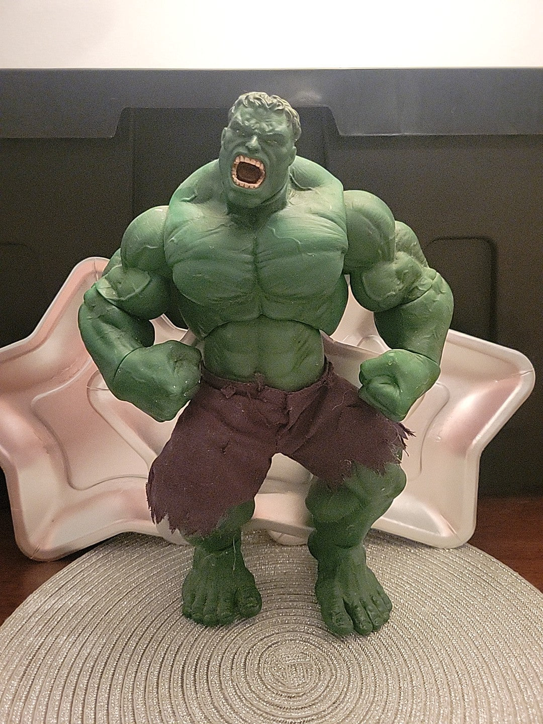 Marvel Incredible Hulk 2003 Movie Raging Poseable 13” Rotocast Figure ToyBiz