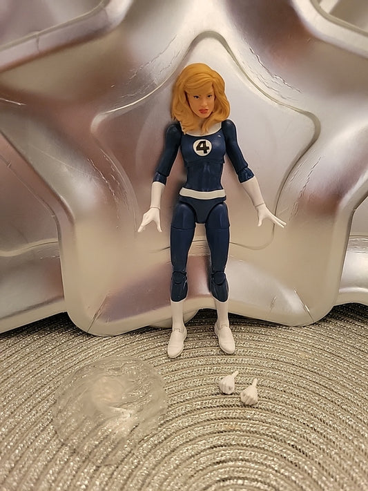 INVISIBLE WOMAN Marvel Legends Sue Storm Fantastic Four Retro Hasbro