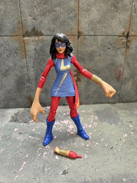 Ms. Marvel Hasbro Marvel Legends Series Gamerverse 6-inch Action Figure