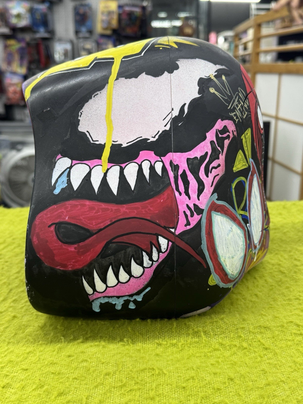 Custom Graffiti Spider Gwen Head SpiderMan Spider-Verse Popcorn bucket Helmet