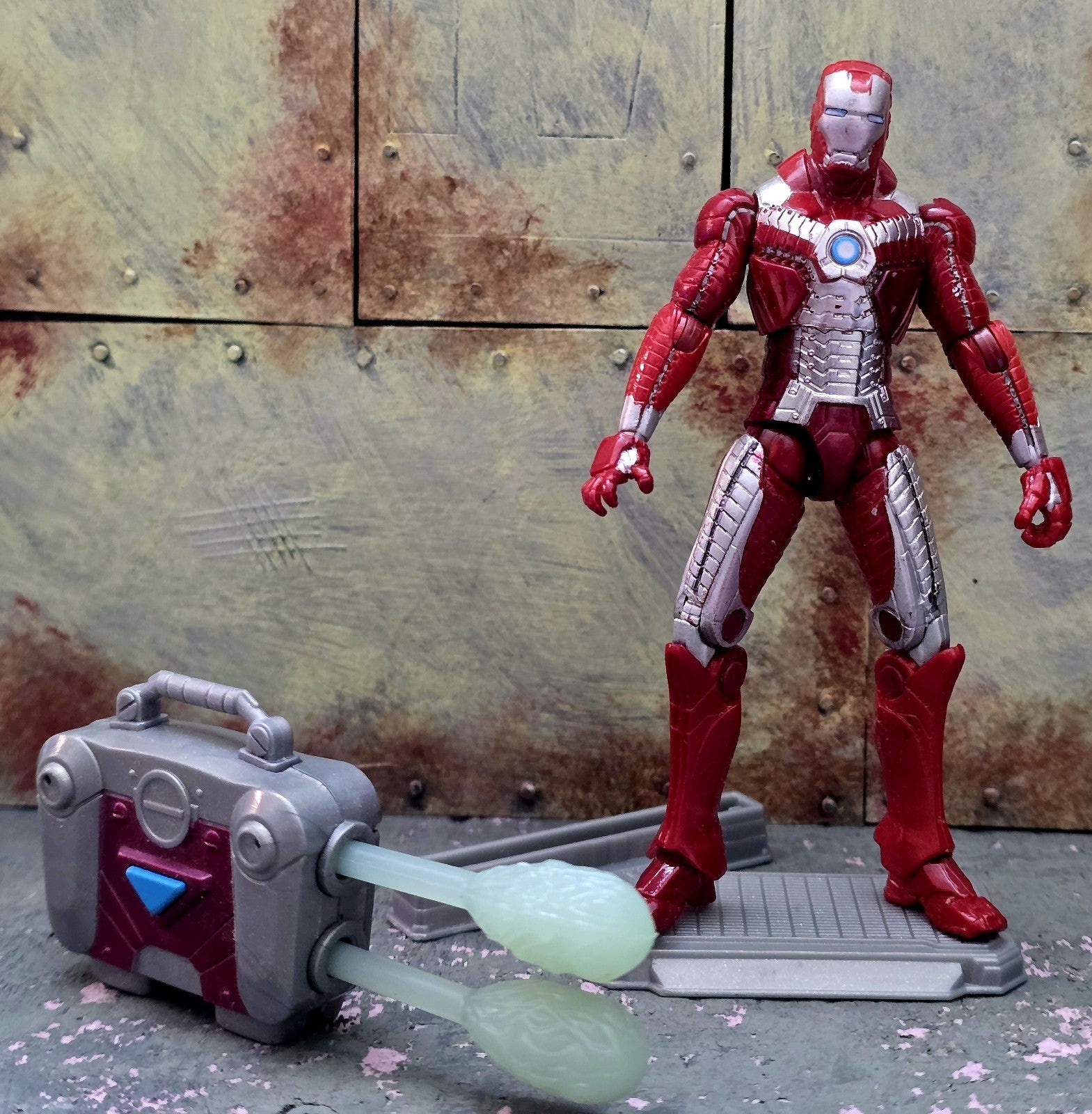 Hasbro 2010 Marvel Iron Man 2 Movie Series Mark V Armor 3.75" Figure