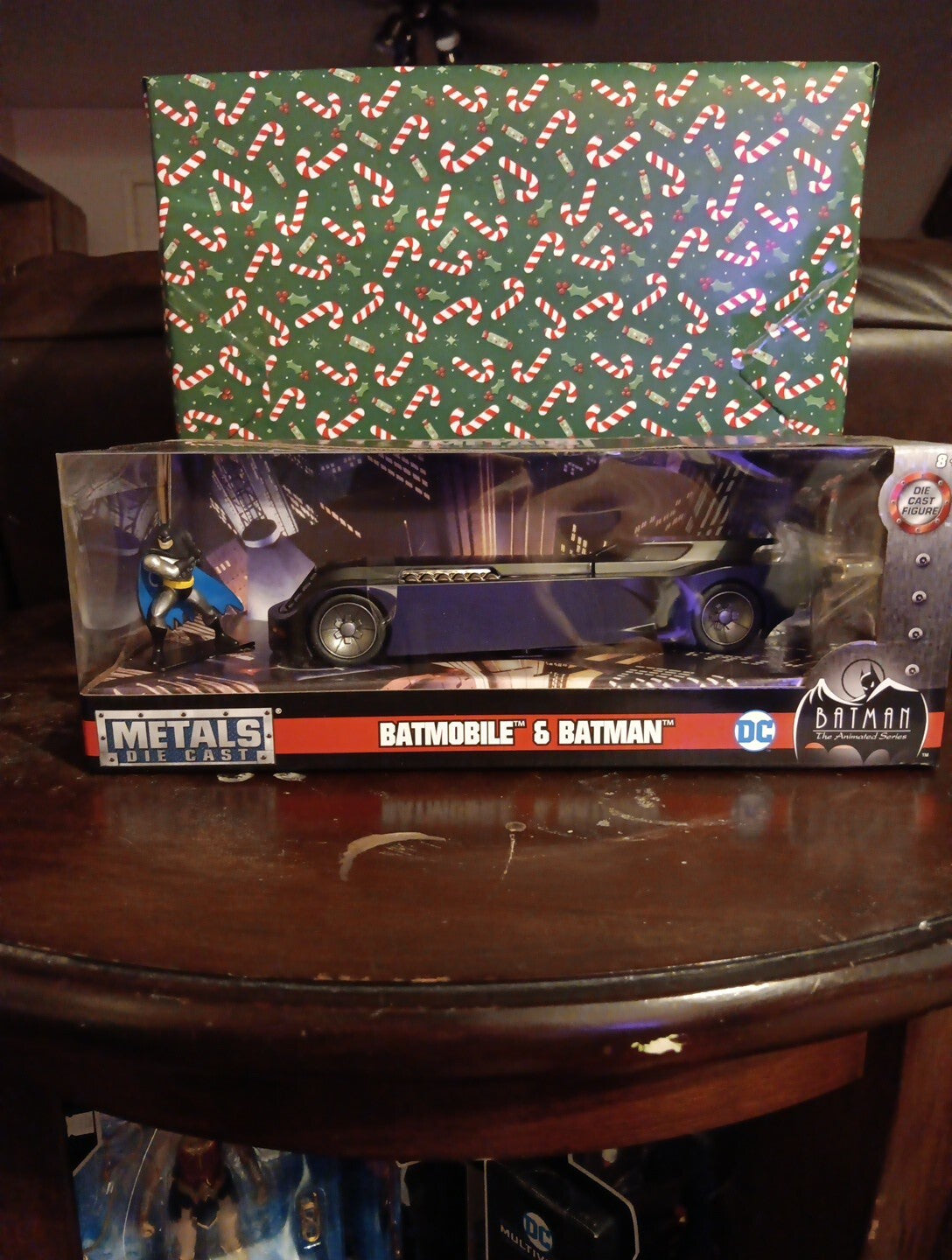 Batmobile with Batman Diecast Figure "Animated Series" DC Comics Series 1/24 Die