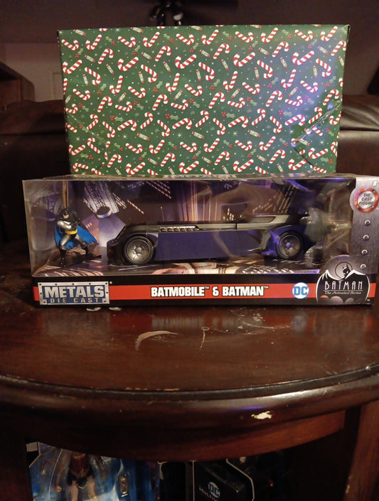 Batmobile with Batman Diecast Figure "Animated Series" DC Comics Series 1/24 Die