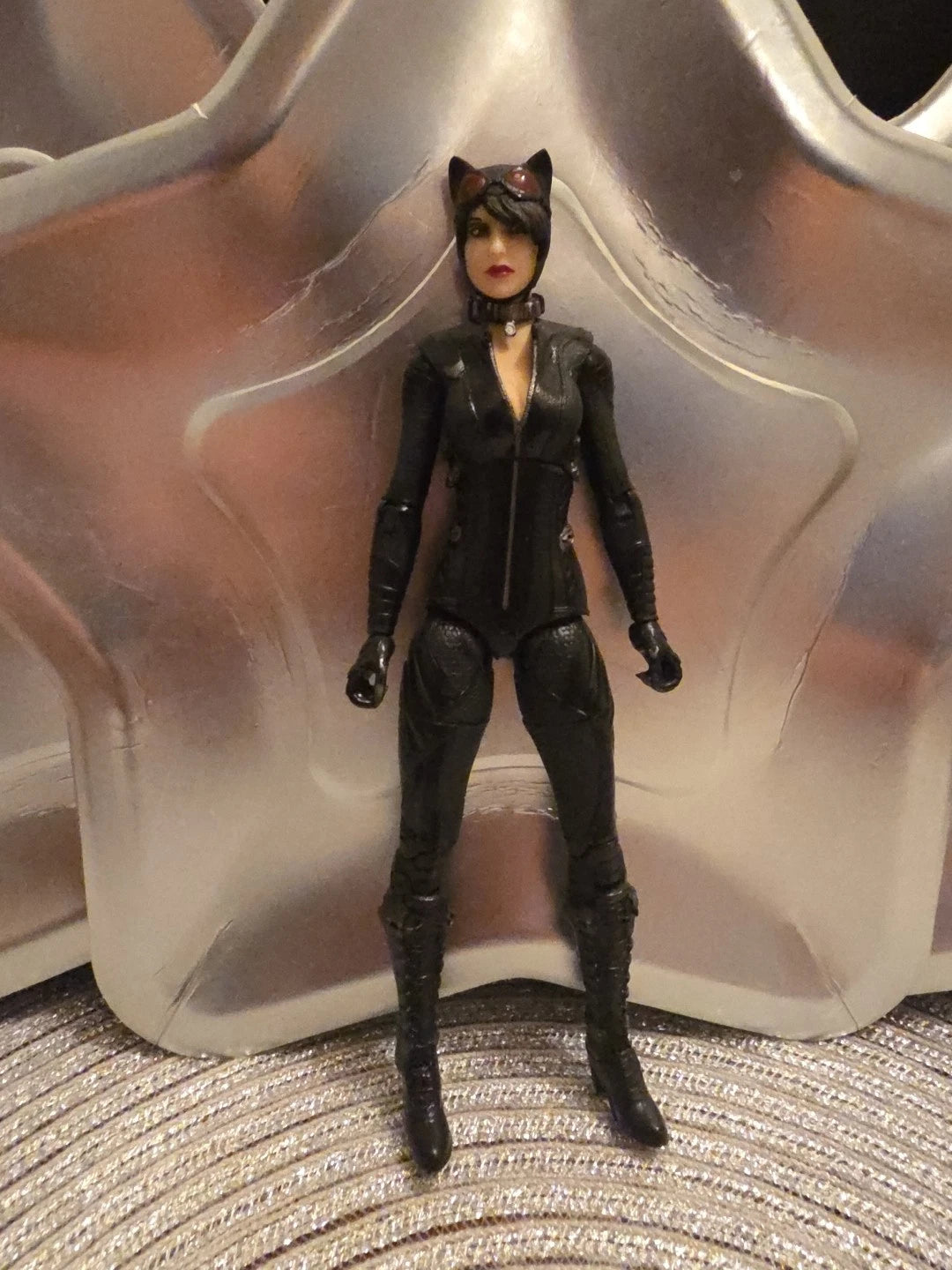 DC DIRECT COLLECTIBLES BATMAN ARKHAM KNIGHT SERIES CATWOMAN ACTION FIGURE