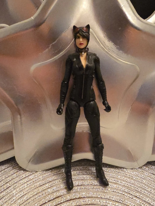 DC DIRECT COLLECTIBLES BATMAN ARKHAM KNIGHT SERIES CATWOMAN ACTION FIGURE
