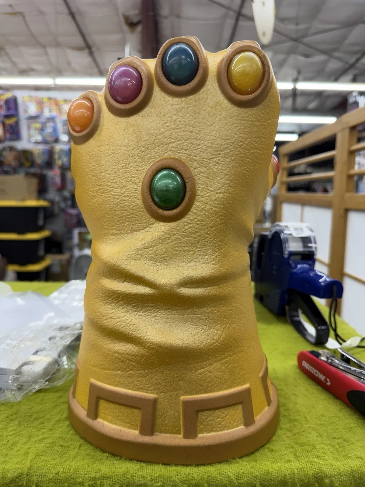 2014 SDCC Hasbro Marvel Legends Thanos Universe Foam Infinity Gauntlet Prop