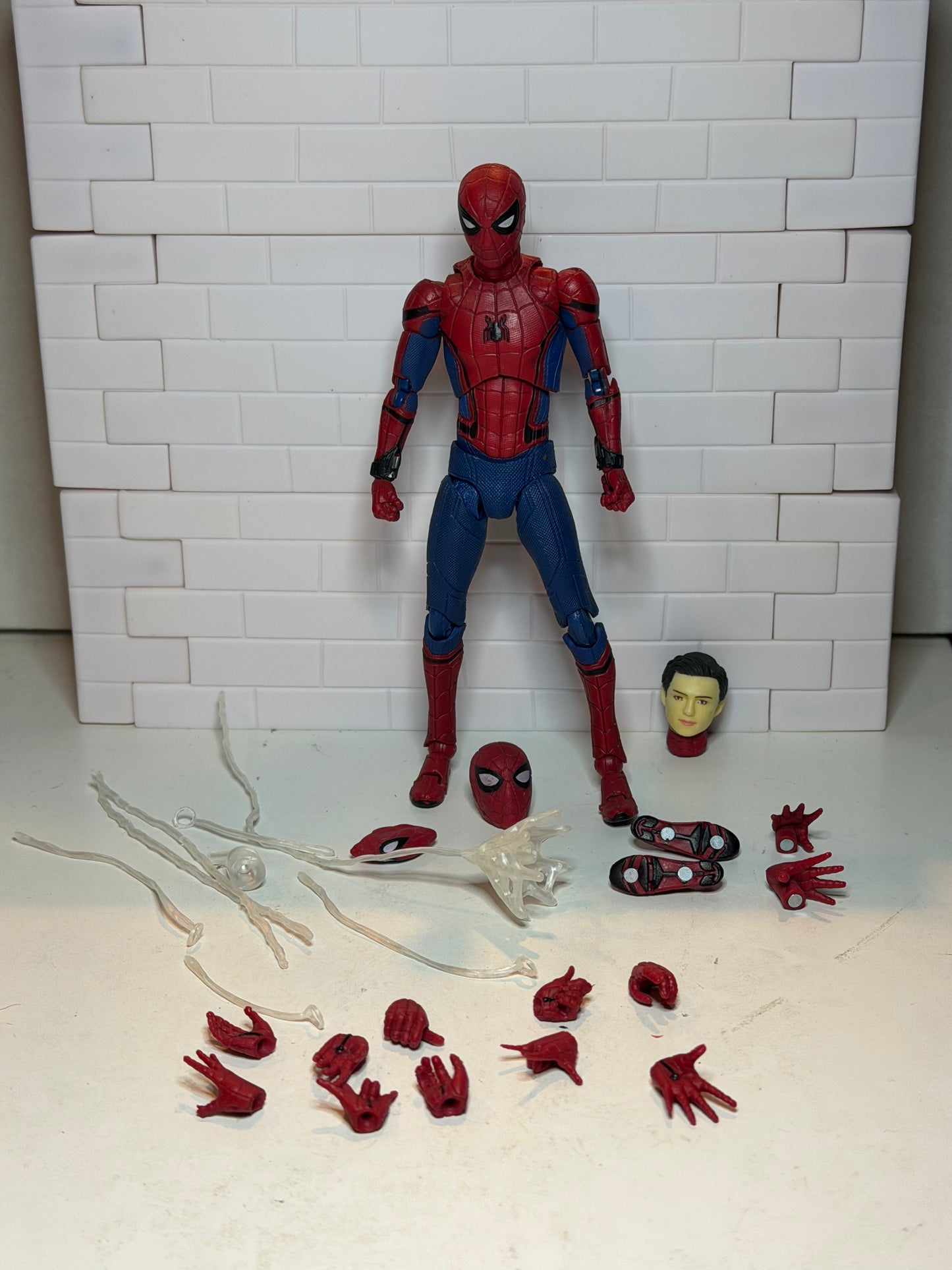 KO MAFEX No. 047 Spider-Man Homecoming 1/12 Action Figure – Third-Party Reproduction