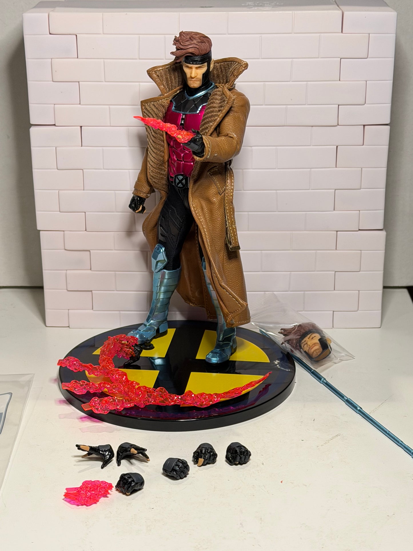 Mezco One:12 Collective Gambit X-Men Action Figure Pre-Owned Damaged