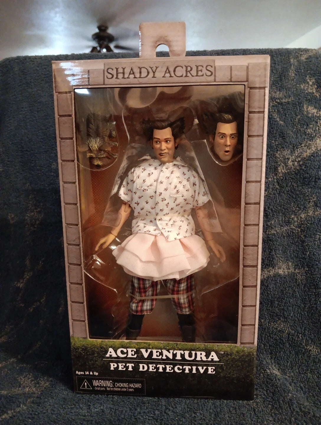 NECA Ace Ventura Pet Detective Shady Acres Clothed Action Figure Reel Toys