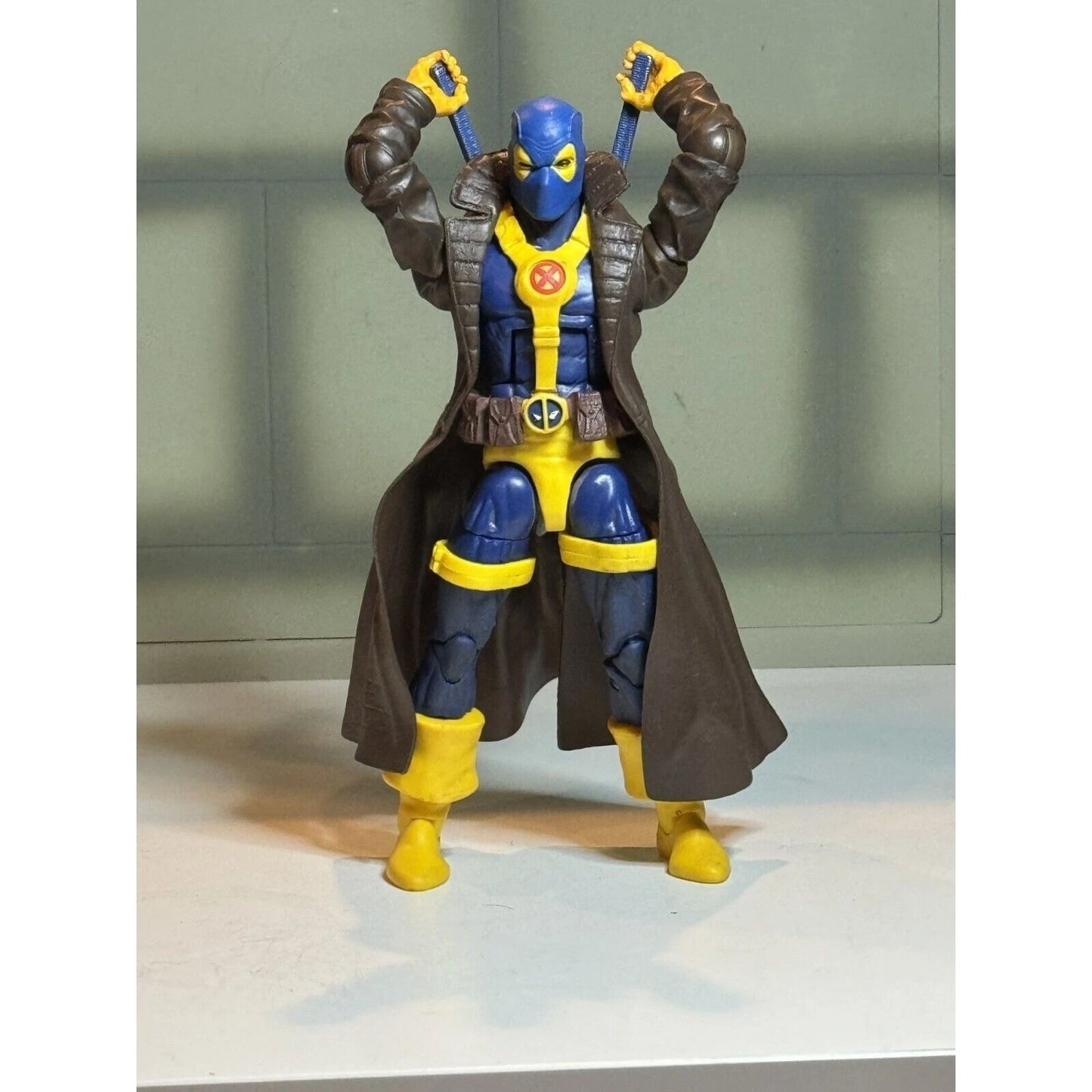 Custom X-MEN DEADPOOL w/ Trench MARVEL LEGENDS MADCAP BAF SAURON