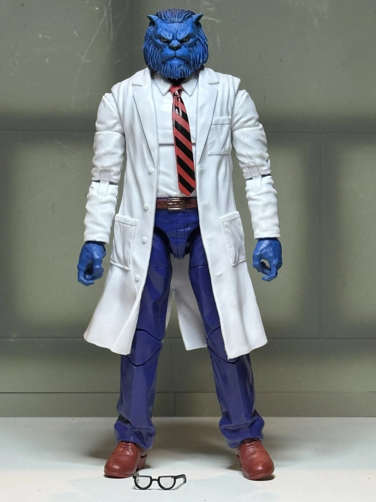 Custom Astonishing BEAST X-MEN RETRO Marvel Legends Hasbro Lab Coat