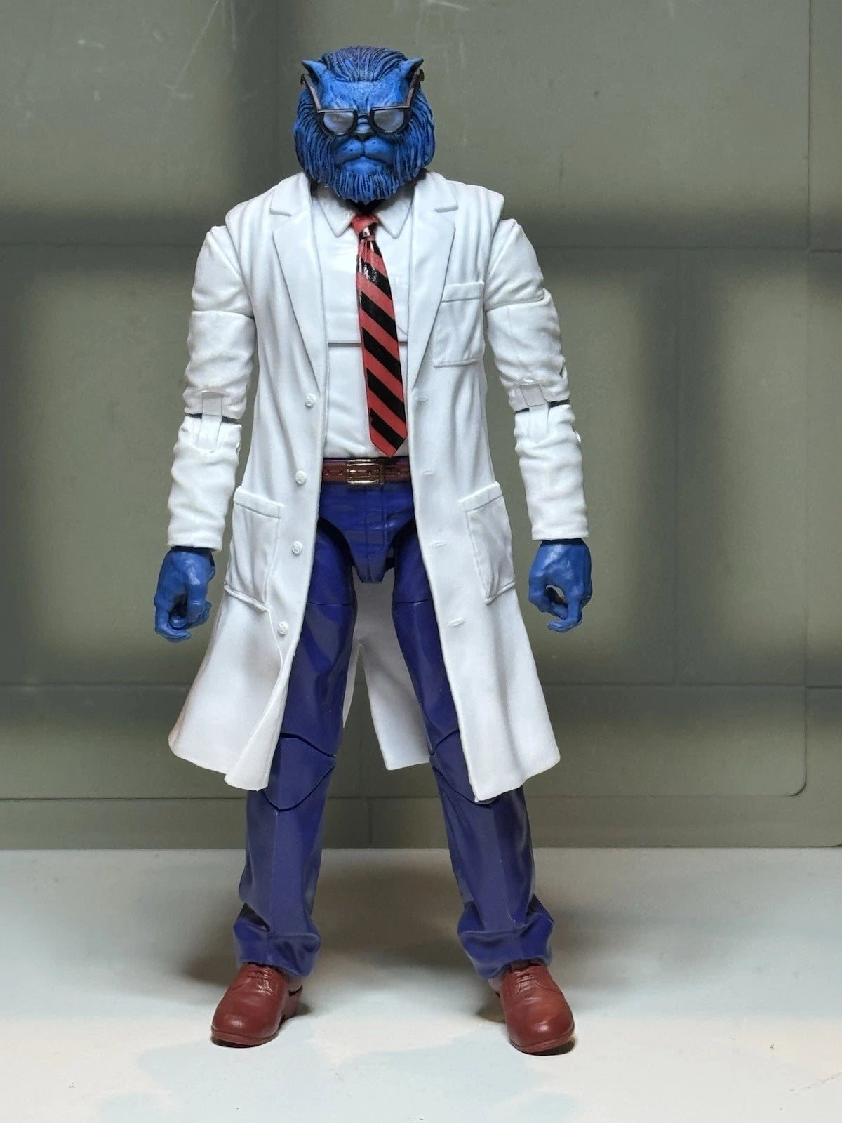 Custom Astonishing BEAST X-MEN RETRO Marvel Legends Hasbro Lab Coat