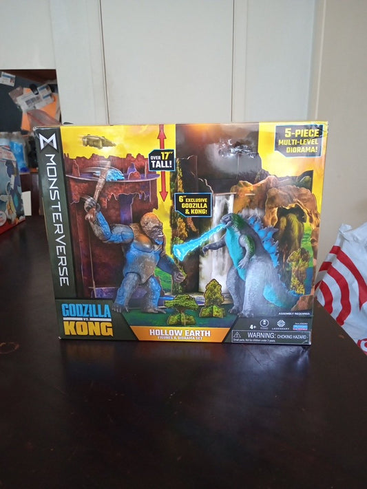 Godzilla Vs Kong Monsterverse Hollow Earth 6-Inch Playset Figures & Diorama Set